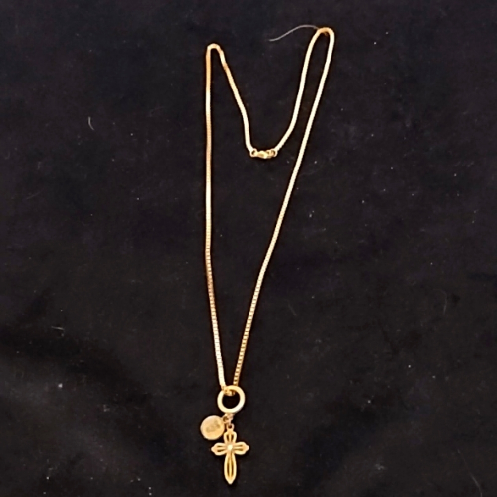 Ladies or men's Goldtone Necklace with Cross.